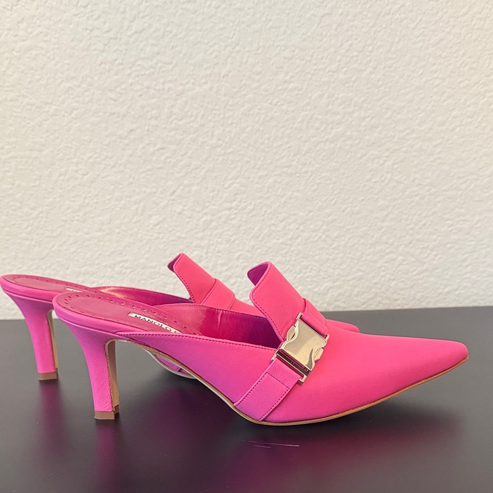 Manolo Blahnik Fuchsia Mules with Silver Buckle - Picture 9 of 15